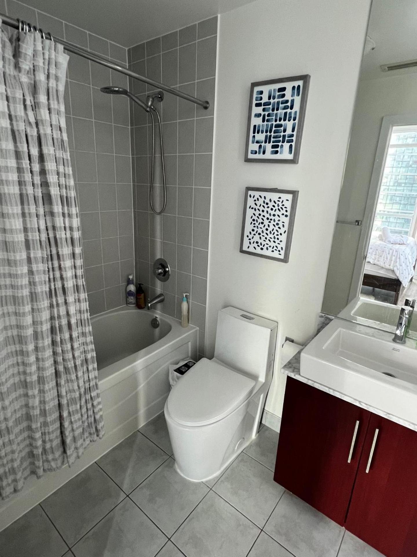 Prestigious 2-Bdrm Condo - Across From Scotiabank Arena تورونتو المظهر الخارجي الصورة